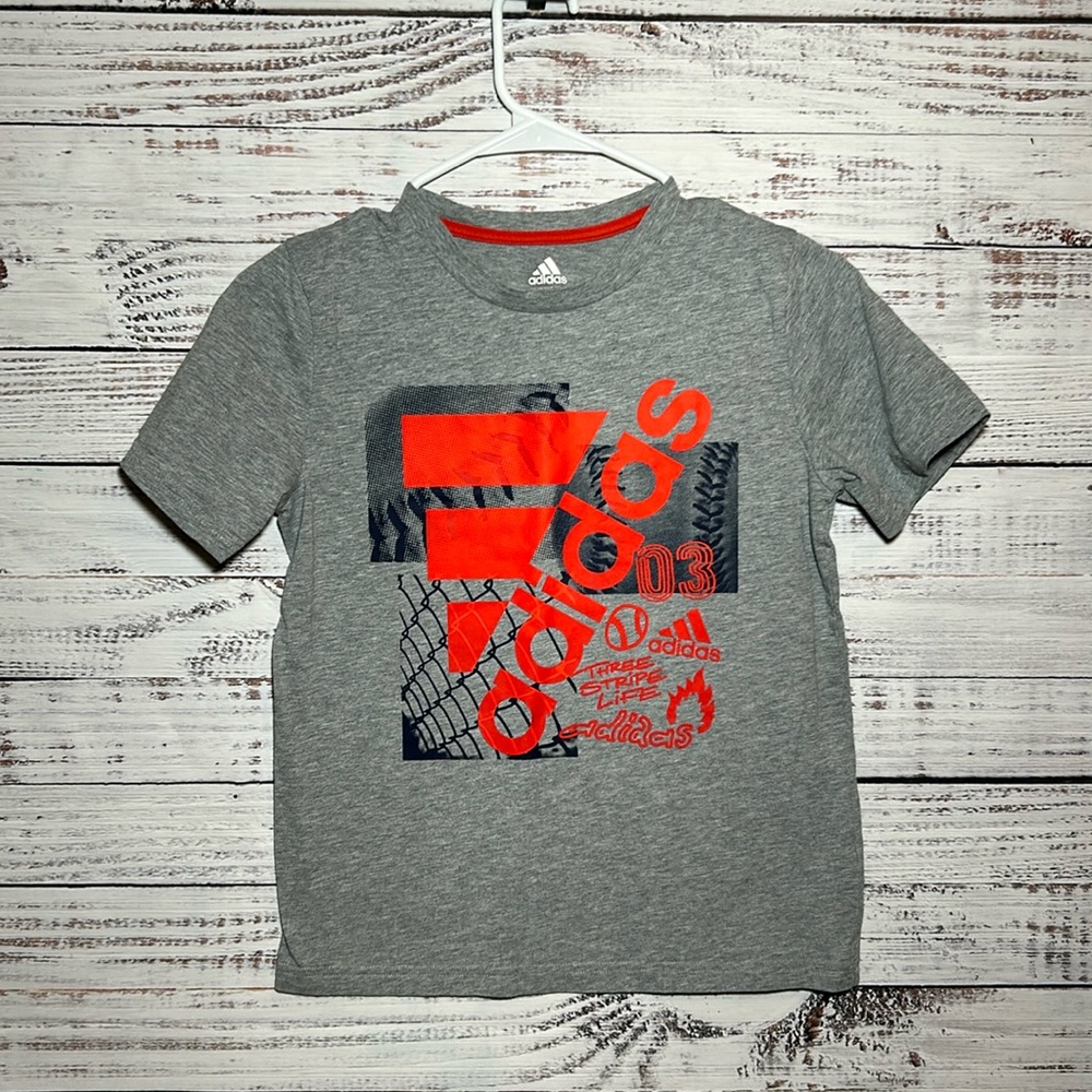 Adidas Boys Graphic Shirt Size Small/8